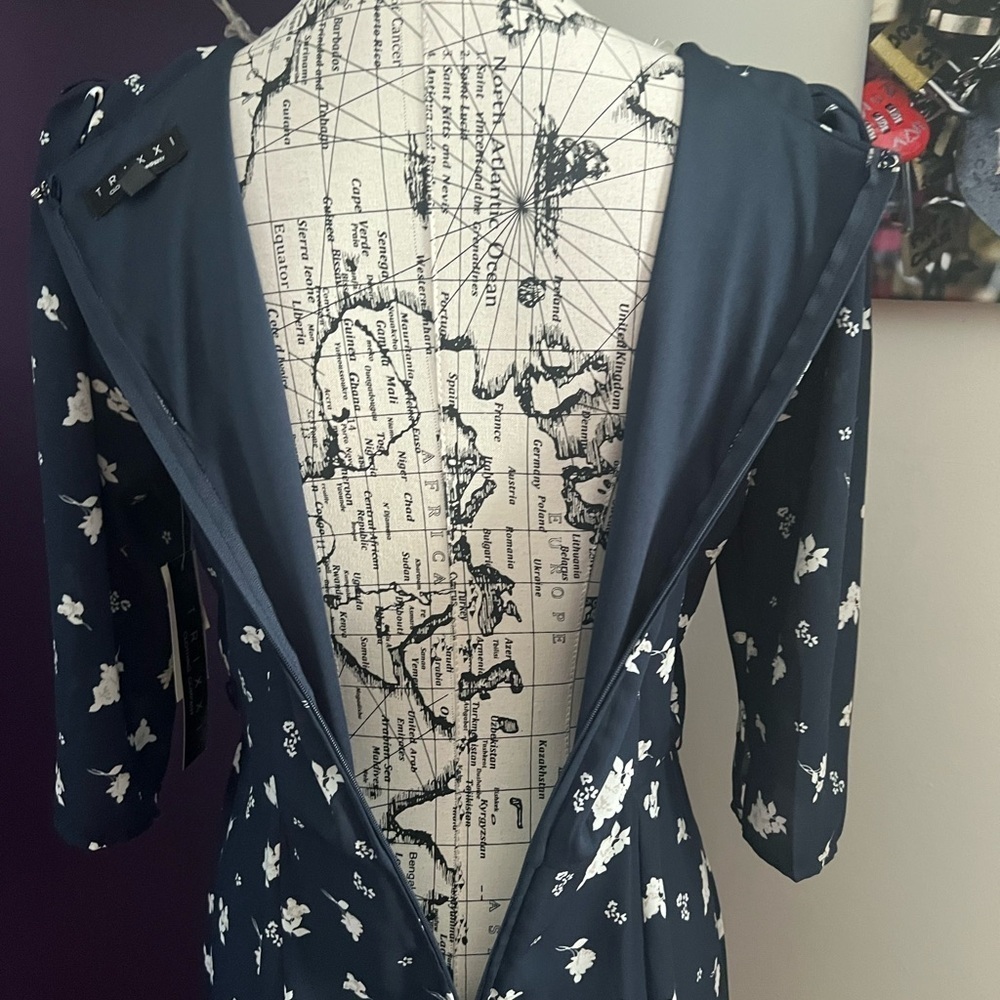Trixxi Long Sleeve Dress NWT - Picture 8 of 12